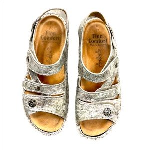 Finn Confort Gomera Stone Berna sandals